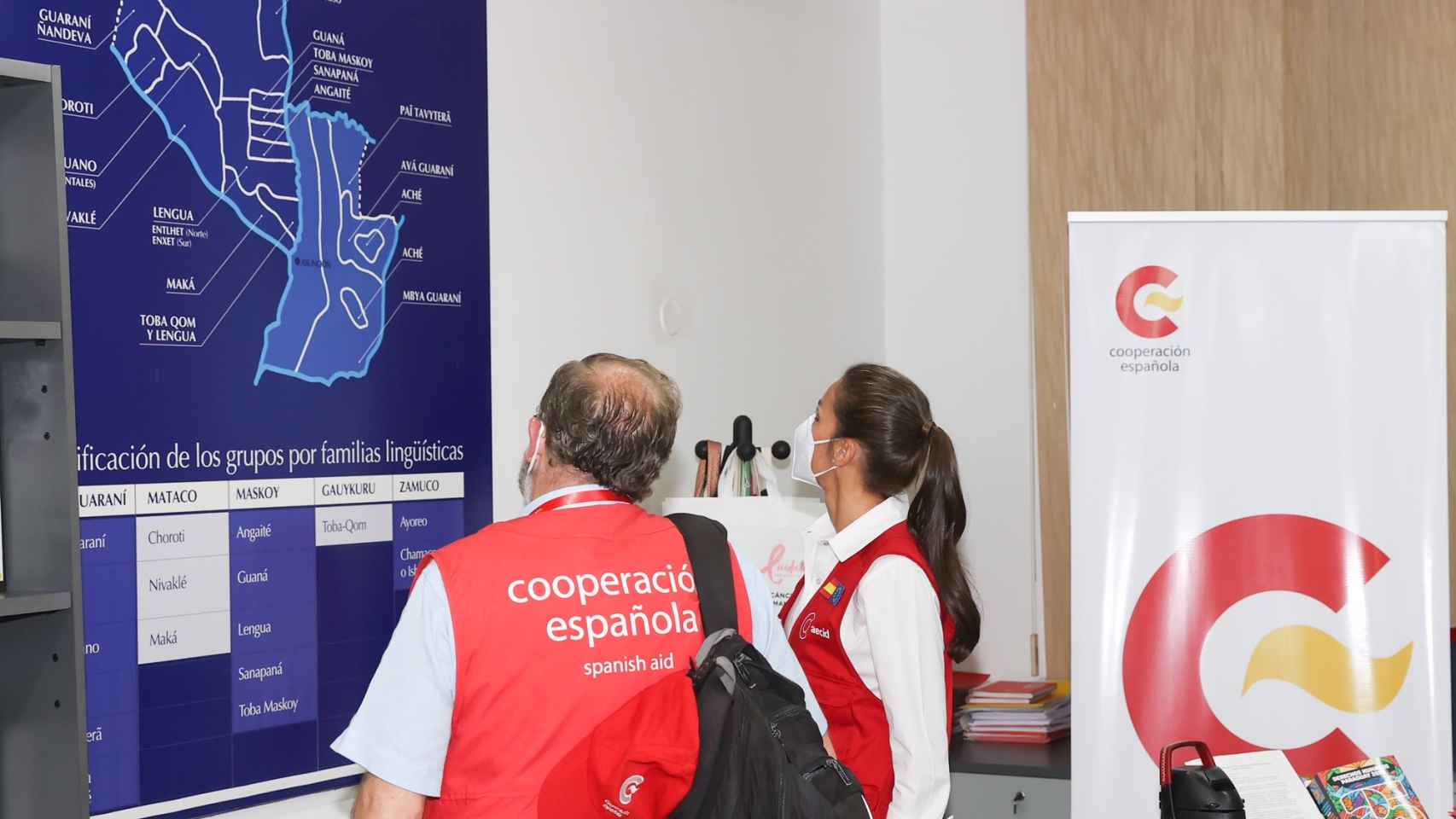 Letizia ha elogiado la labor y dedicación de los cooperantes españoles que trabajan en Paraguay.