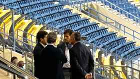 Mateu Alemany y Rafa Yuste en el palco del estadio del Al Sadd