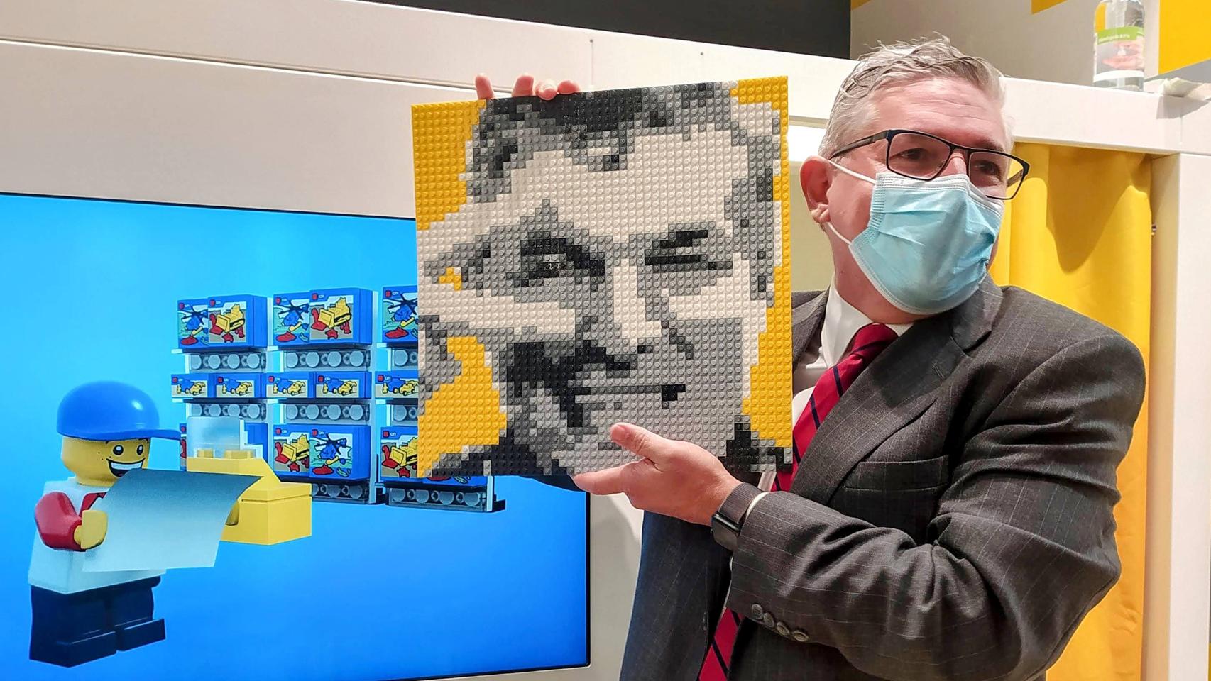 El director de Innovación de Lego, Martín Urrutia, durante la inauguración de la 'flagship store' de Barcelona.