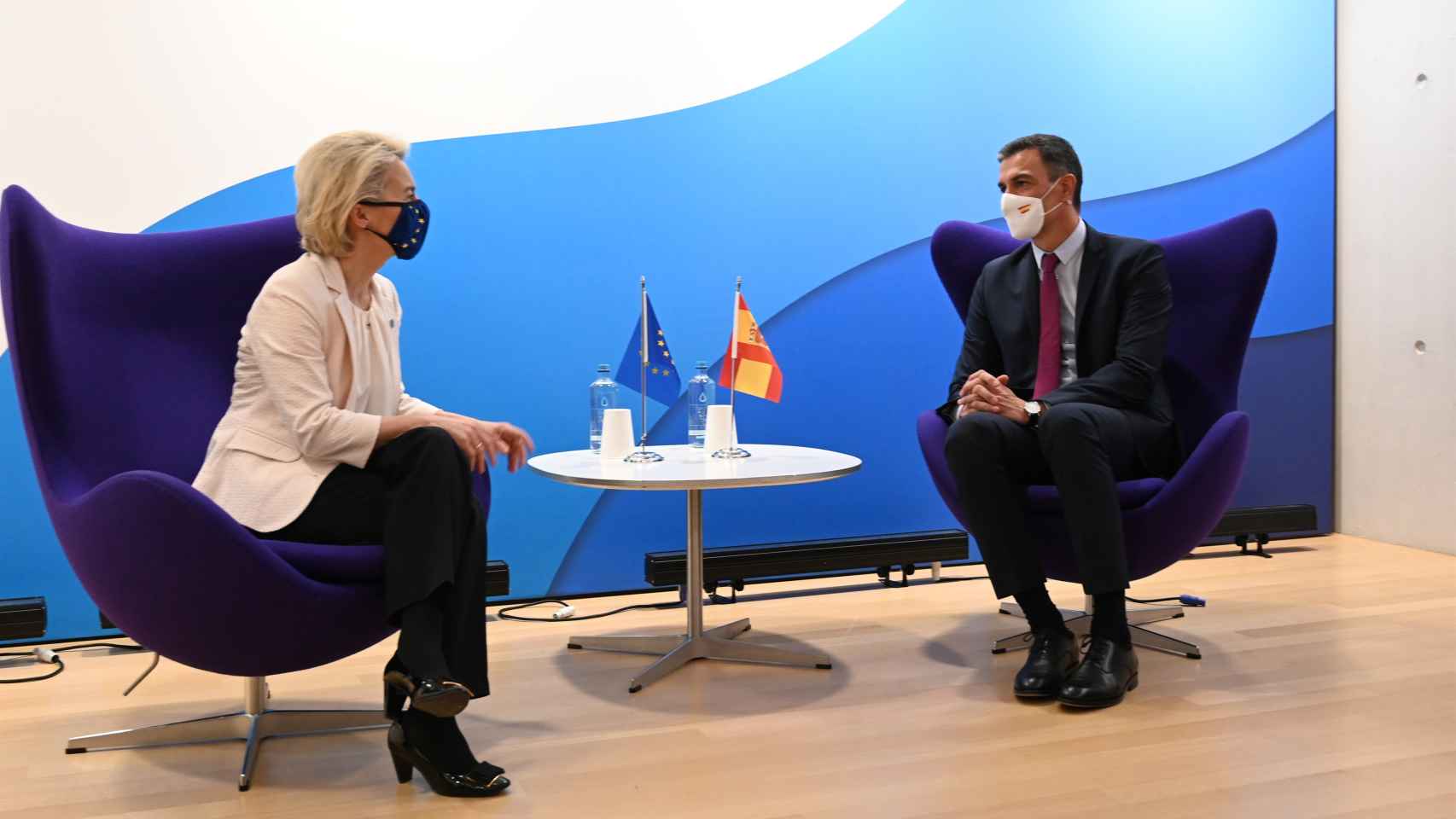 El presidente del Gobierno, Pedro Sánchez, se reúne con la presidenta de la Comisión Europea, Ursula Von der Leyen.