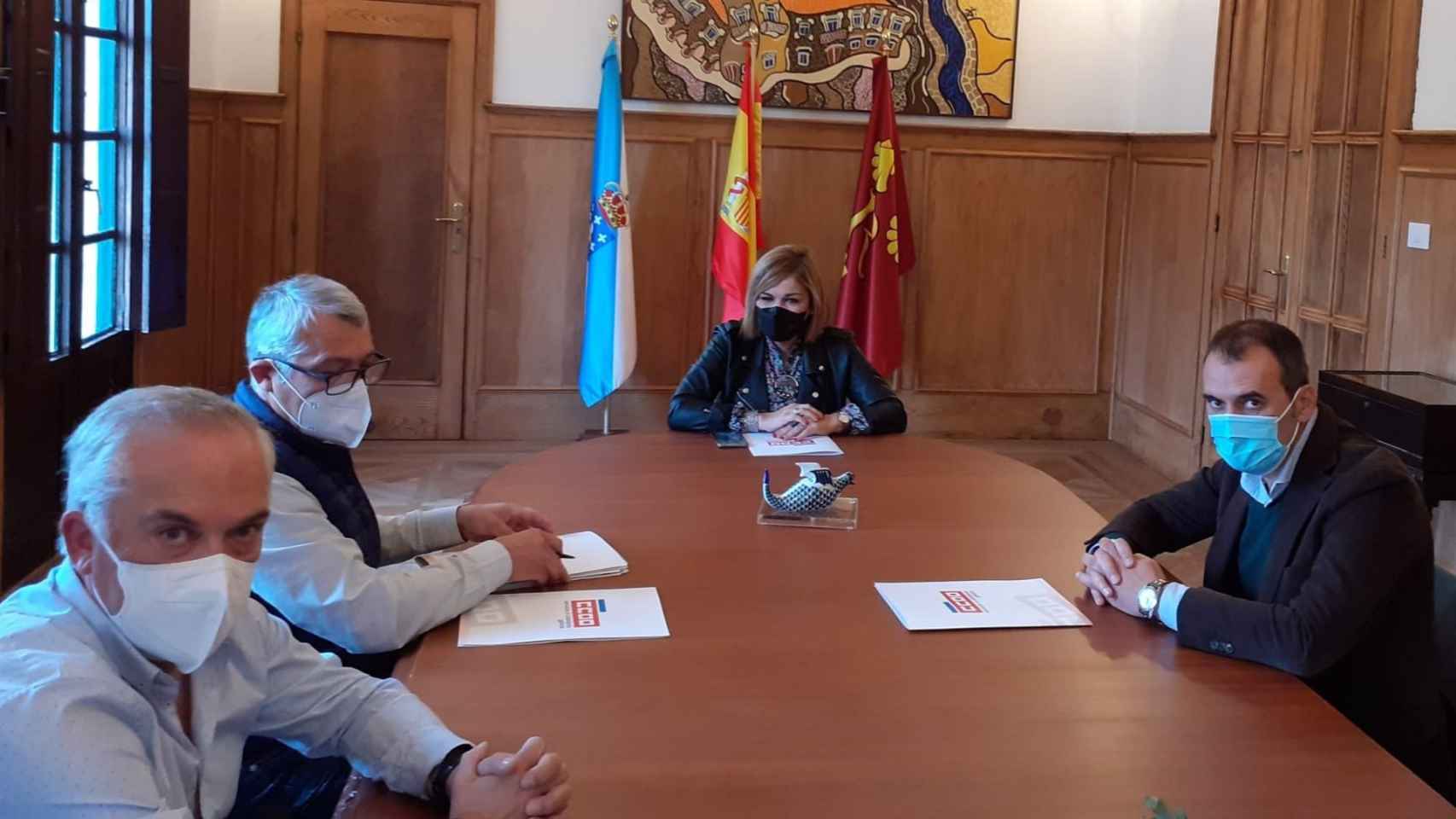 Reunión de los regidores con los representantes del sindicato.