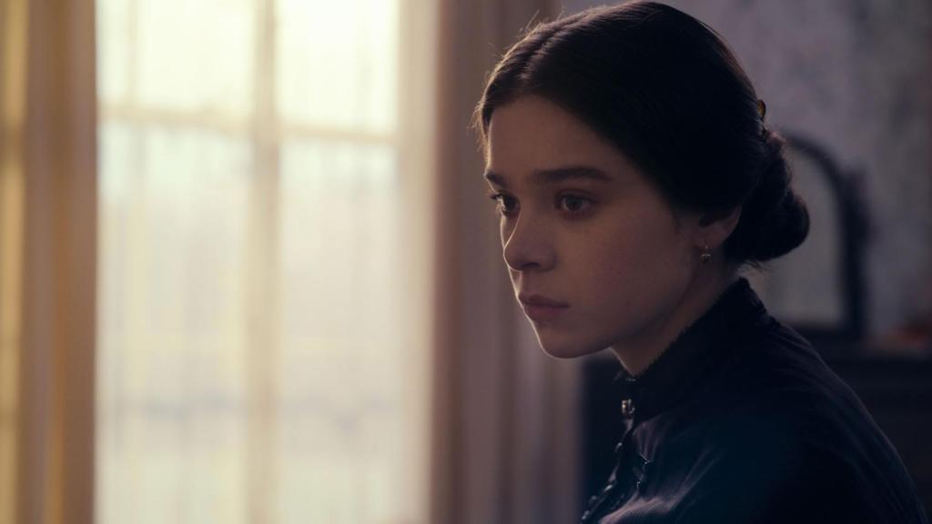 Hailee Steinfeld en la tercera temporada de 'Dickinson'.