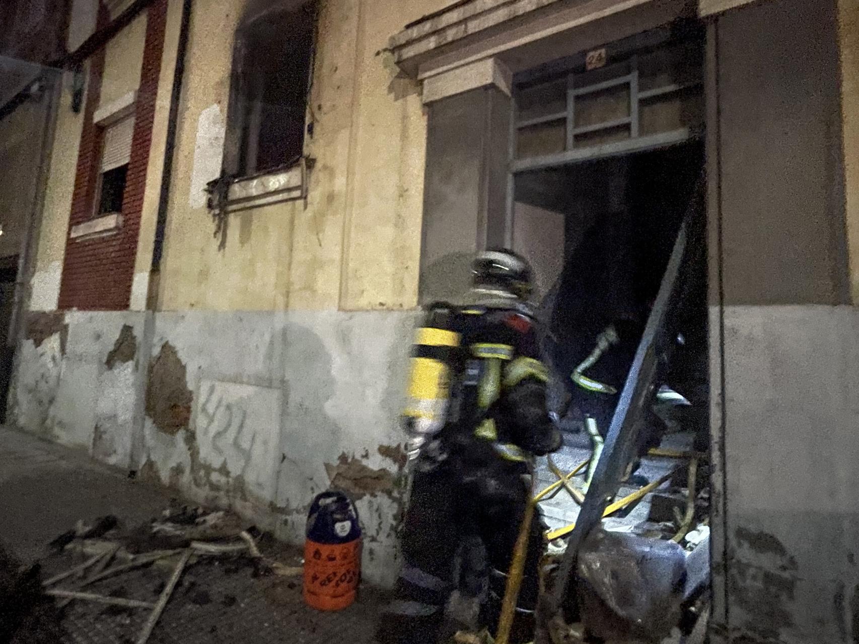 Intervención de los bomberos en el edificio / ICAL