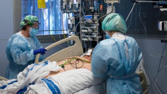 Un paciente con Covid ingresado en un centro hospitalario. EP