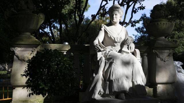 Estatua de Emilia Pardo Bazán