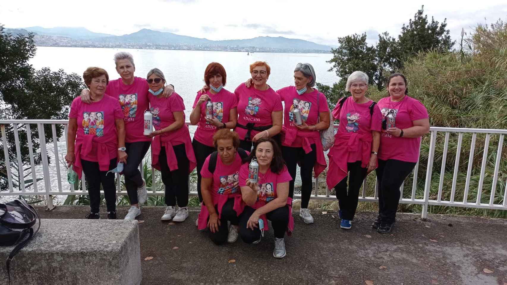 Mujeres de la Asociación ADICAM destinada a aconsejar sobre el cáncer de mama.