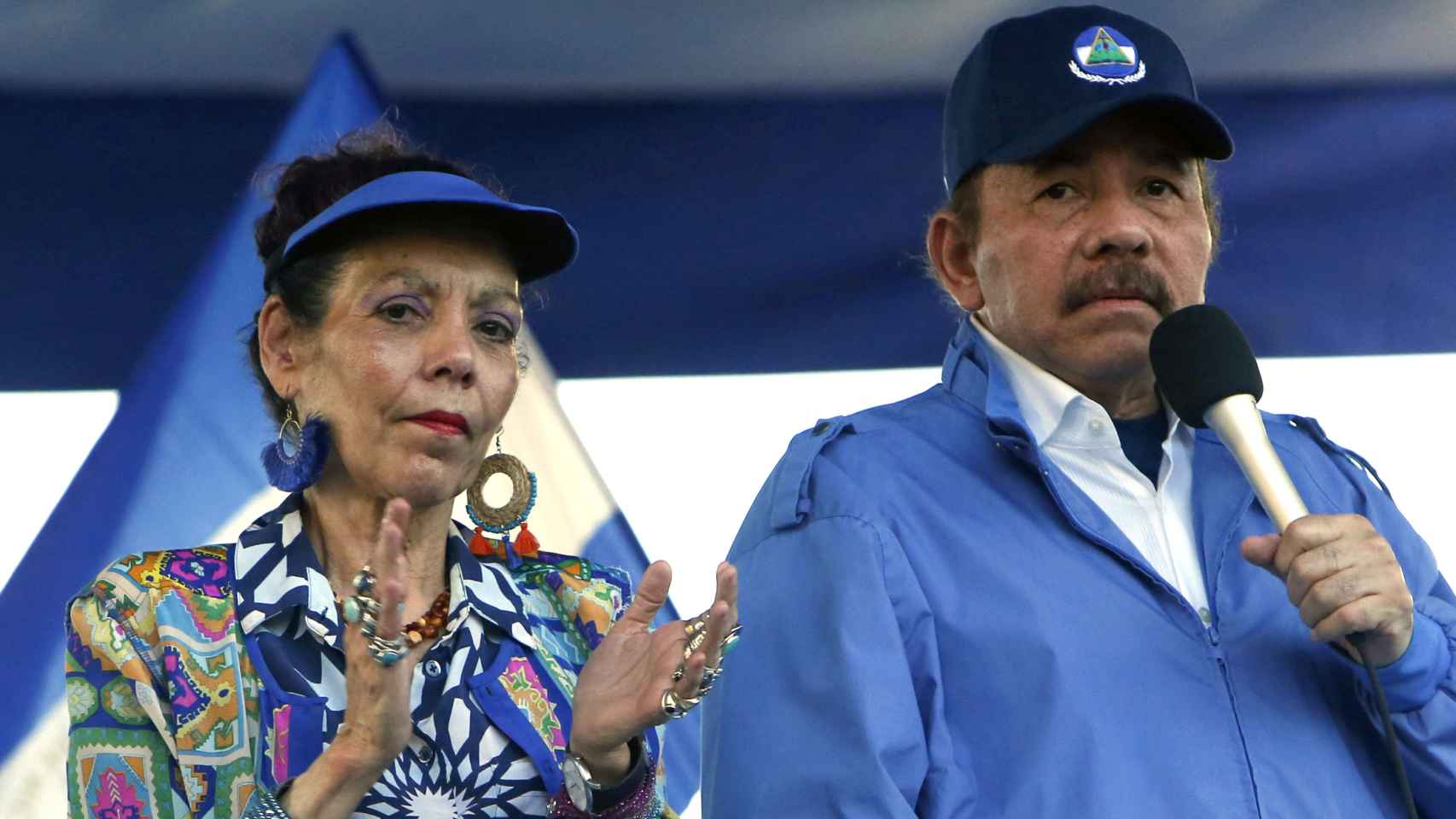 Daniel Ortega junto a su mujer, vicepresidenta, Rosario Murillo.