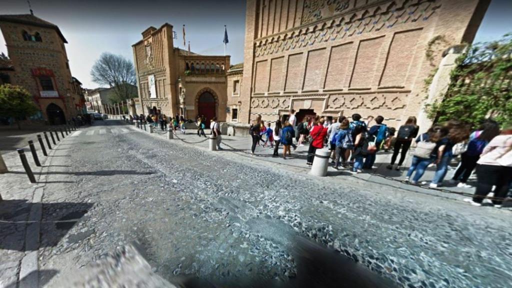 Calle Reyes Católicos, una de las principales arterias urbanas del Casco de Toledo.