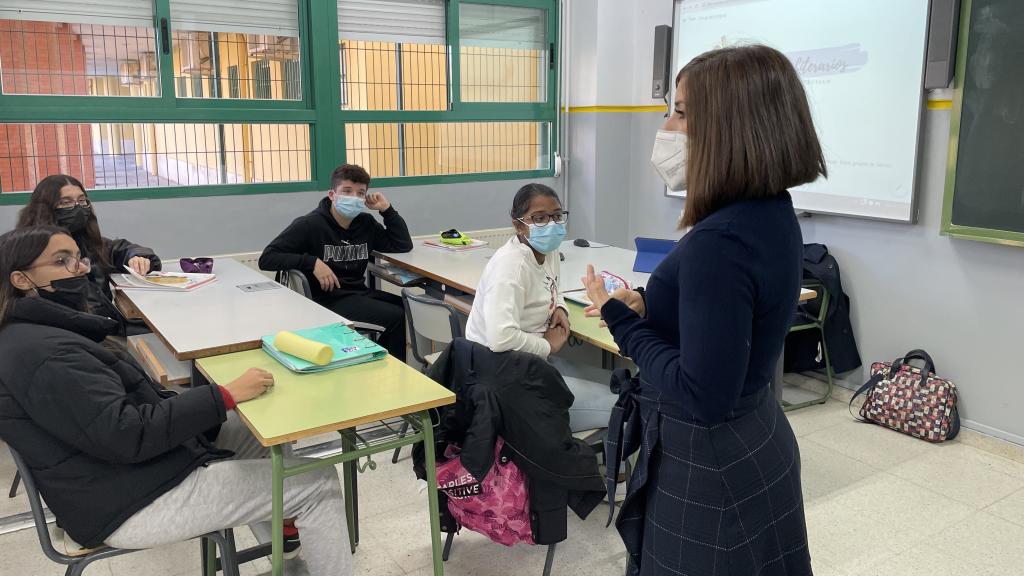 Susana Díaz Morcillo, profesora de Secundaria en el IES José Manzano, en su aula.