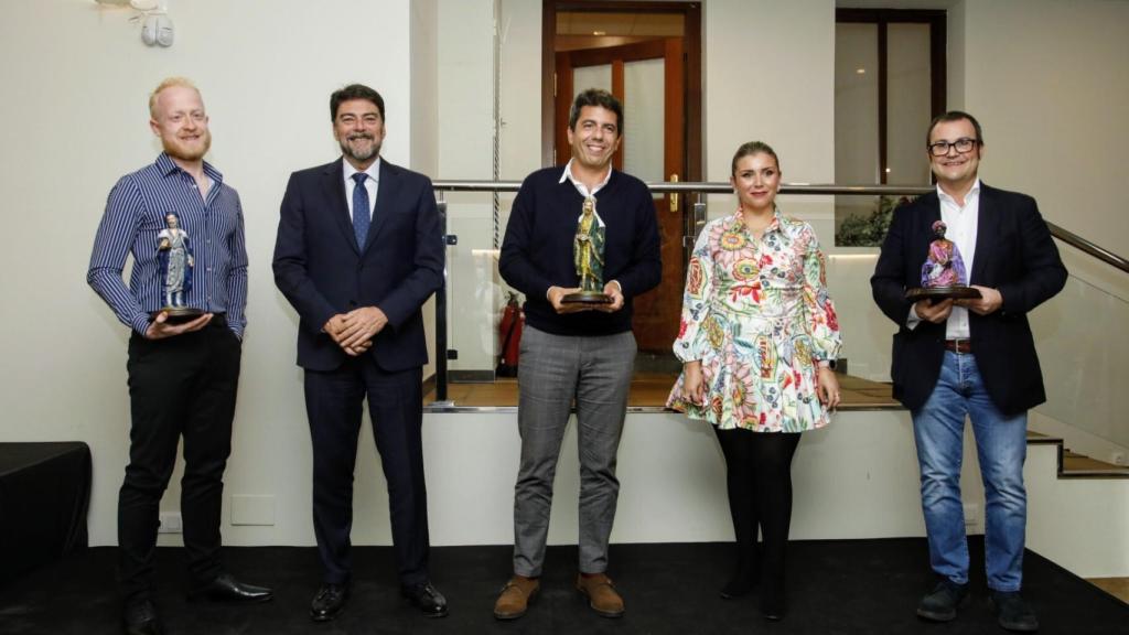 Iván Cano, Carlos Mazón y César Anca junto al alcalde y la vicealcaldesa de Alicante.