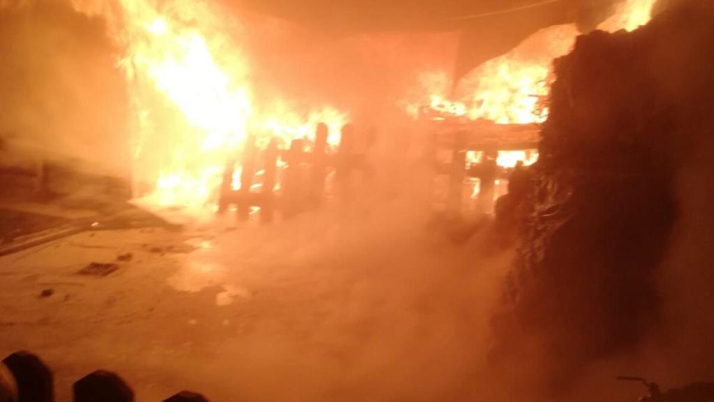 Incendio originado en el patio de una vivienda en Valladolid