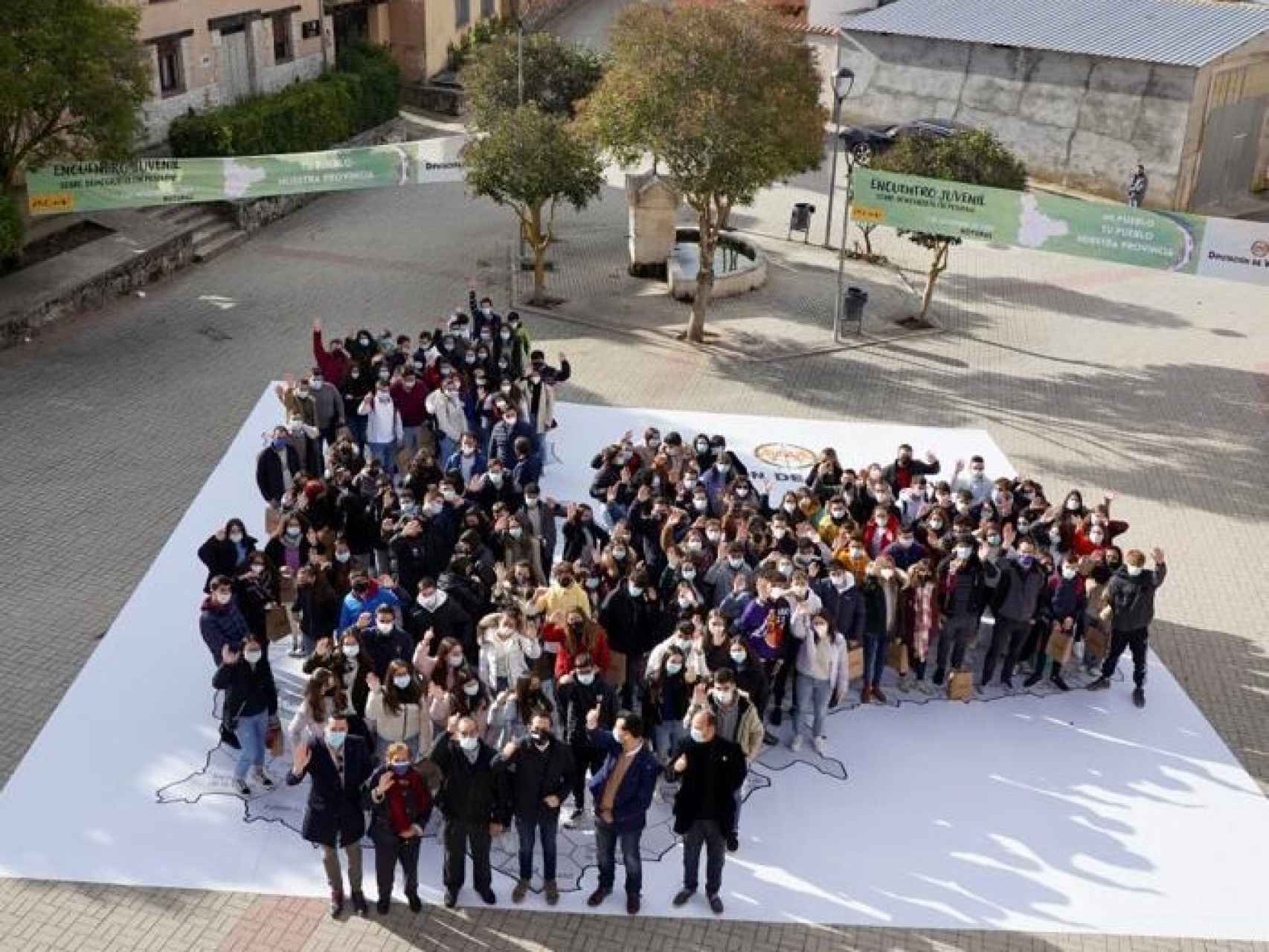 Diputación de Valladolid y jóvenes citados al encuentro en el pueblo de Roturas