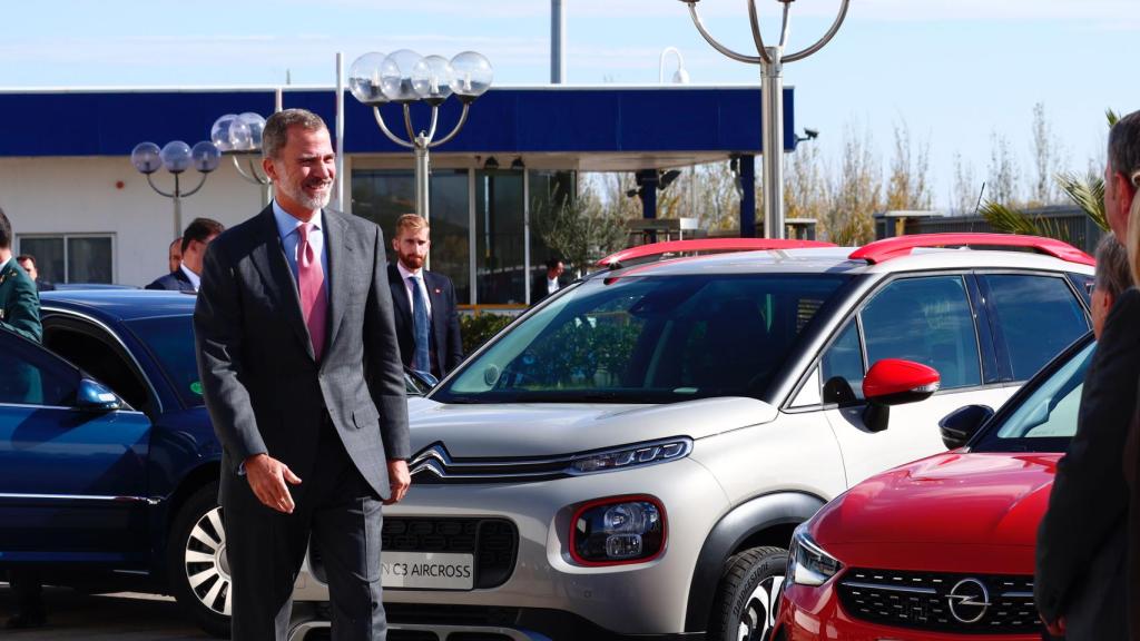 El rey Felipe con el Citroën C3 Aircross de fondo.