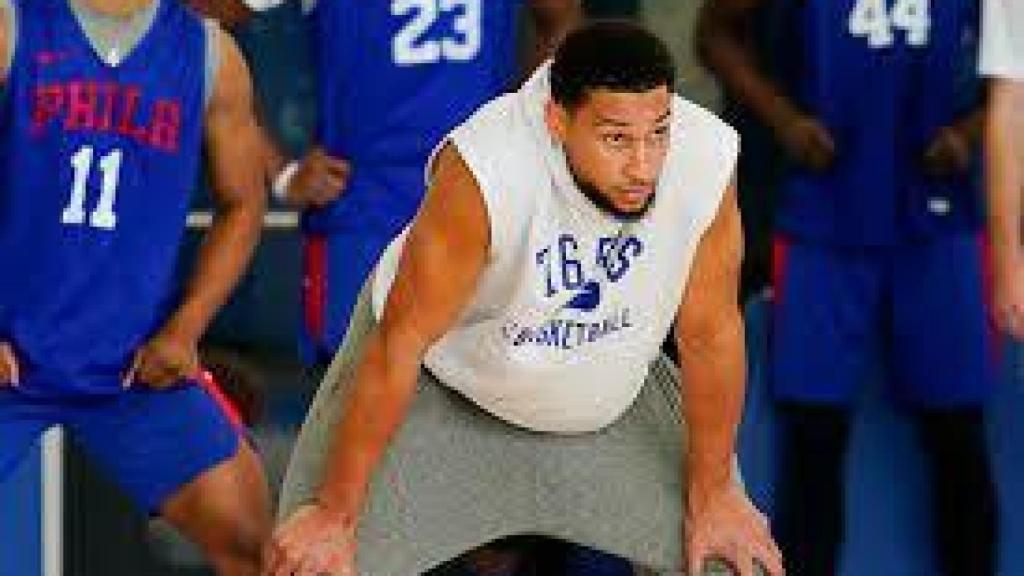 Ben Simmons, durante un entrenamiento con los Philadelphia 76ers