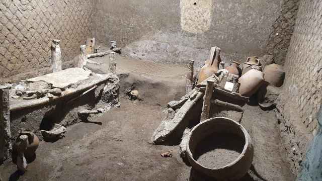 Vista de la estancia pequeña en la que vivían unos esclavos, posiblemente una familia con un hijo, descubierta en una excavación en una zona del norte de Pompeya.