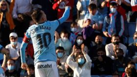 Iago Aspas celebra su gol con la grada de Balaídos