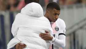 Mbappé se abraza a Pochettino tras ser sustituido con el PSG