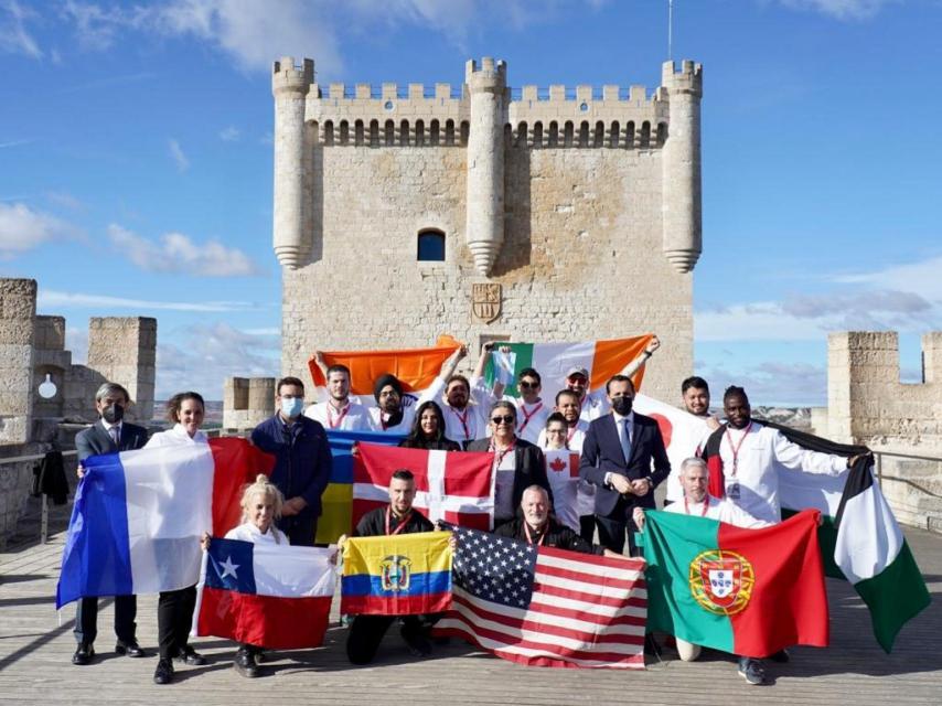 Los participantes en el Concurso Mundial de Pinchos en el Museo Provincial del Vino de Peñafiel