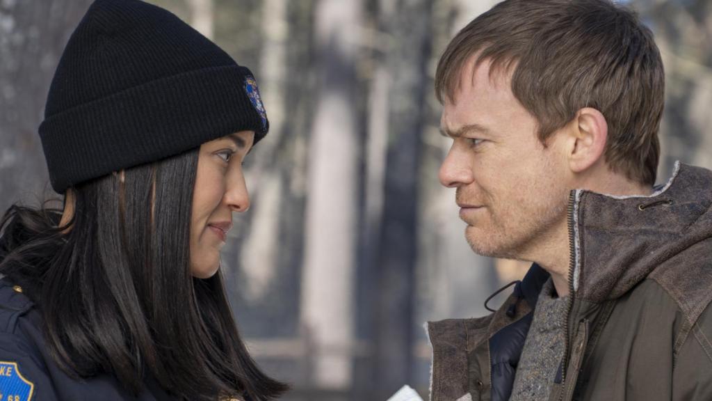 Julia Jones y Michael C. Hall en 'Dexter New Blood'.