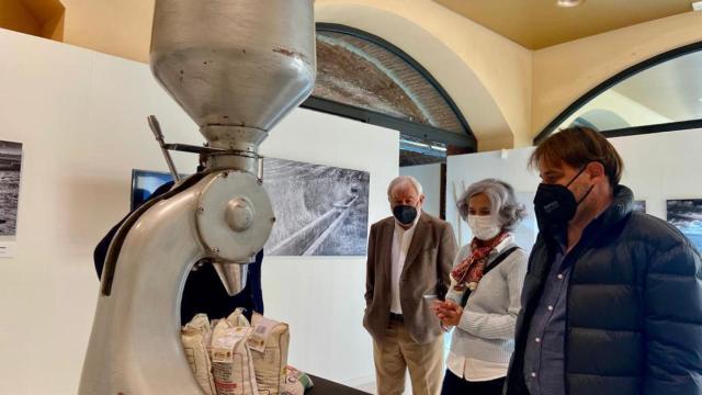 El concejal de Turismo, Fernando Castaño, visita la exposición