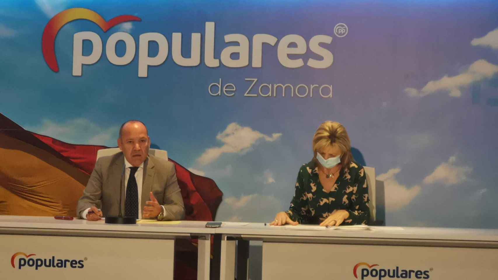 El presidente provincial, José María Barrios Tejero, y la secretaria provincial, Elvira Velasco Morillo