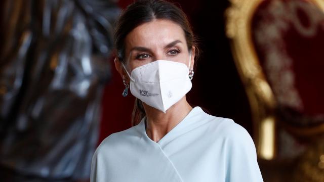 La reina Letizia durante la recepción del 12 de octubre en el Palacio Real de Madrid.