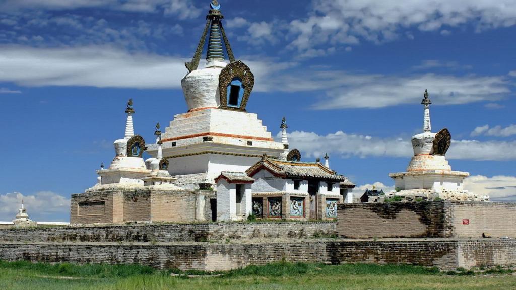 Imagen del monasterio budista de Erdene Zuu, erigido sobre las ruinas de la capital mongola de Karakorum.