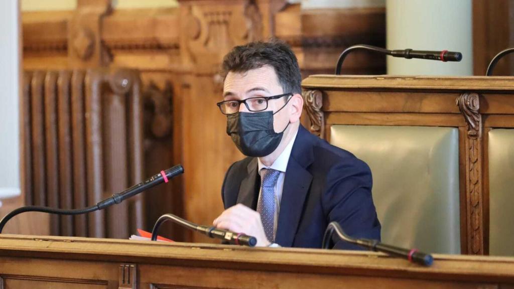 Pedro Herrero durante el pleno del Ayuntamiento de Valladolid