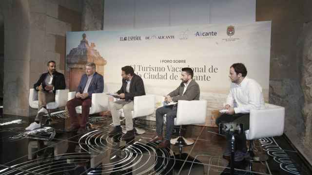 Daniel Elman, Rafael García, Héctor Fernández, Miqguel Sánchez y Álvaro Palacio en la mesa sectorial.