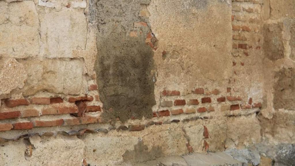 Imagen de la Iglesia de Santa María del Castillo con uno de los pegotes de cemento