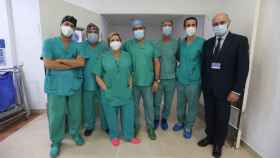 El hospital Santa Elena acoge la intervención de un bebé con alfalia congénita