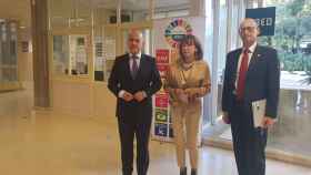 El rector de la UNED, la presidenta del Consejo de Estado y el subdirector del centro en las instalaciones de la UNED en Pontevedra