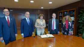 Abel Caballero pide al rector de la UNED más titulaciones en la sede de Vigo