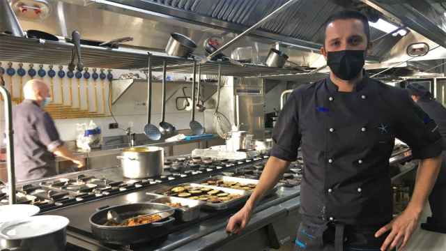 Javier Fins en la cocina del Talaso Atlántico