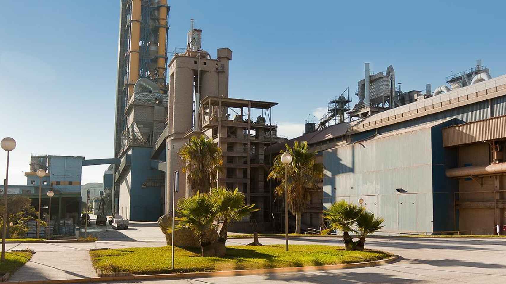 Imagen de la fábrica de cemento de La Araña, en Málaga.