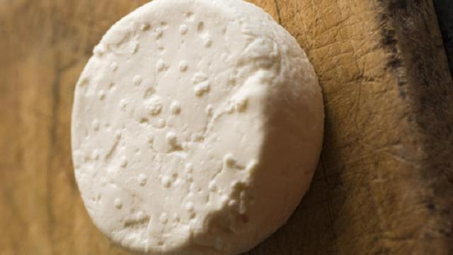 Un queso de cabra fresco de elaboración tradicional.