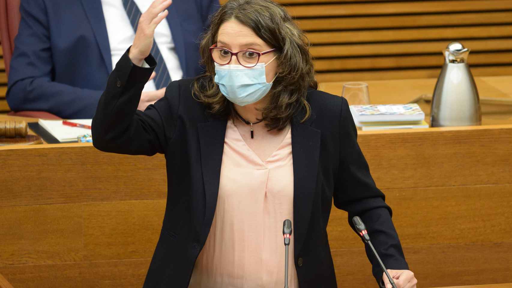 Mónica Oltra, en el parlamento valenciano. EE