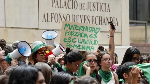 Imagen de una manifestación de 2020 en favor del aborto legal en Bogotá (Colombia).