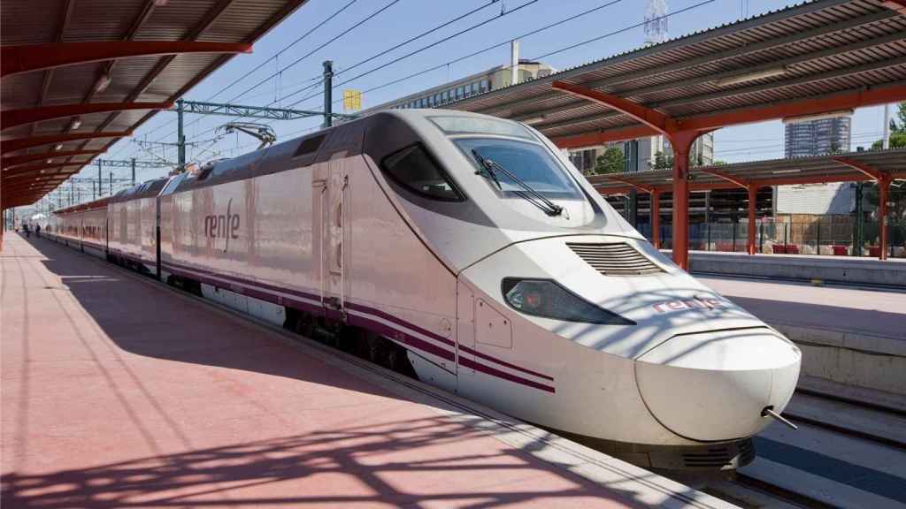 El AVE de Ourense y Zamora a Alicante suma 32.000 viajeros en su primer mes de circulación