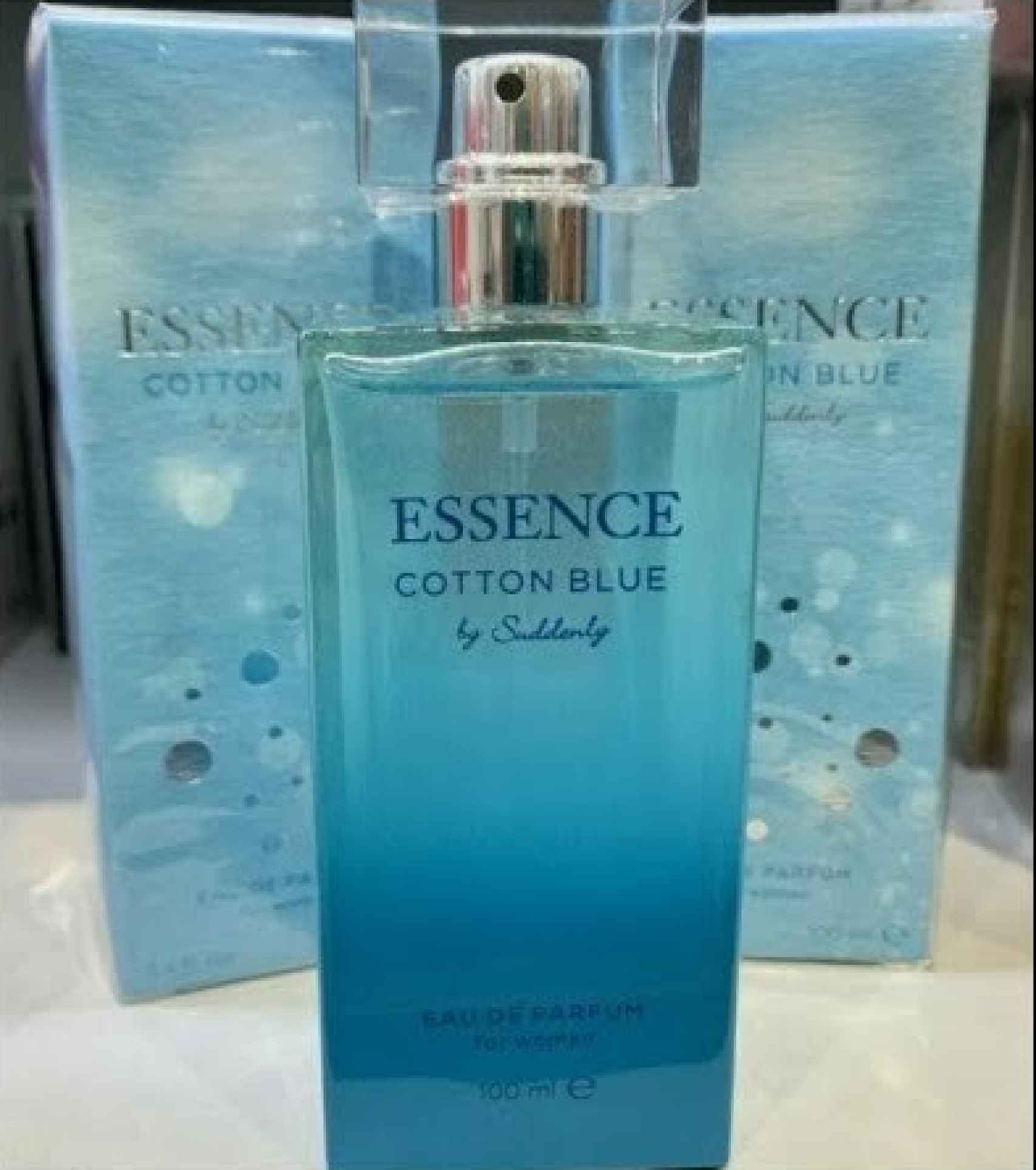 La colonia Essence Cotton Blue by Suddenly de Lidl recuerda al perfume Light Blue de Dolce&Gabbana.