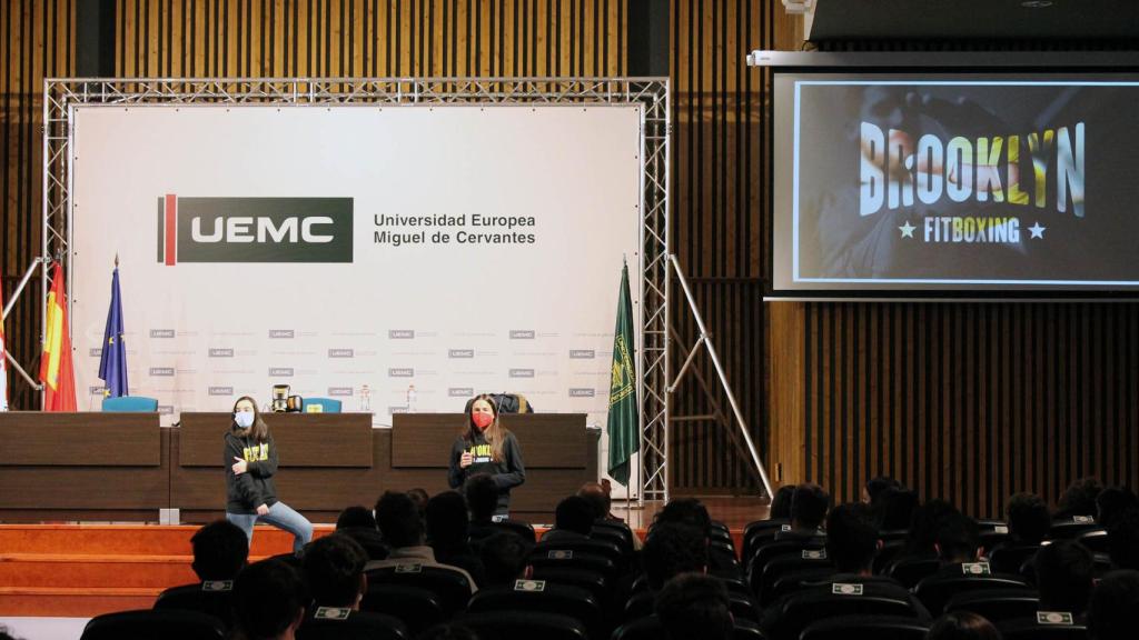 Lara Diago y Alicia Salcedo durante su intervención en la primera de las sesiones