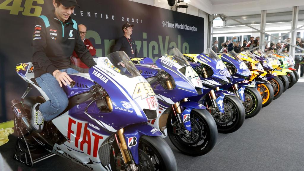 Valentino Rossi, con las nueve motos con las que ha sido campeón del mundo