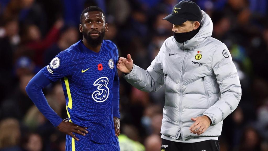 Thomas Tuchel habla con Rudiger