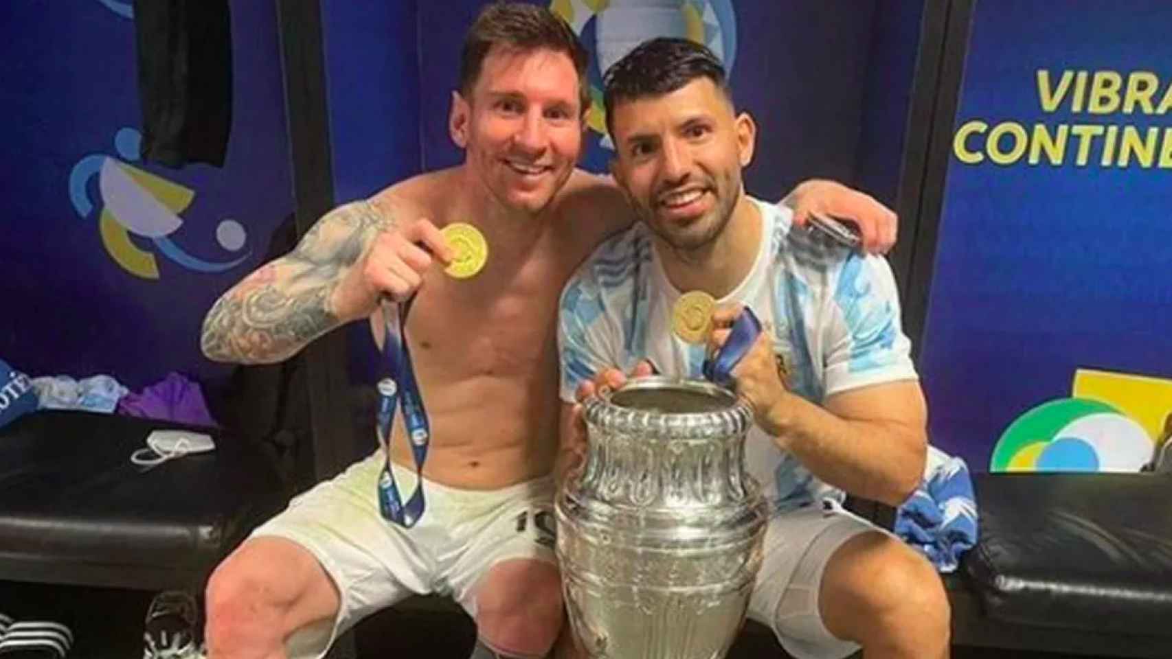 Messi y Agüero celebran la Copa América conquistada en verano