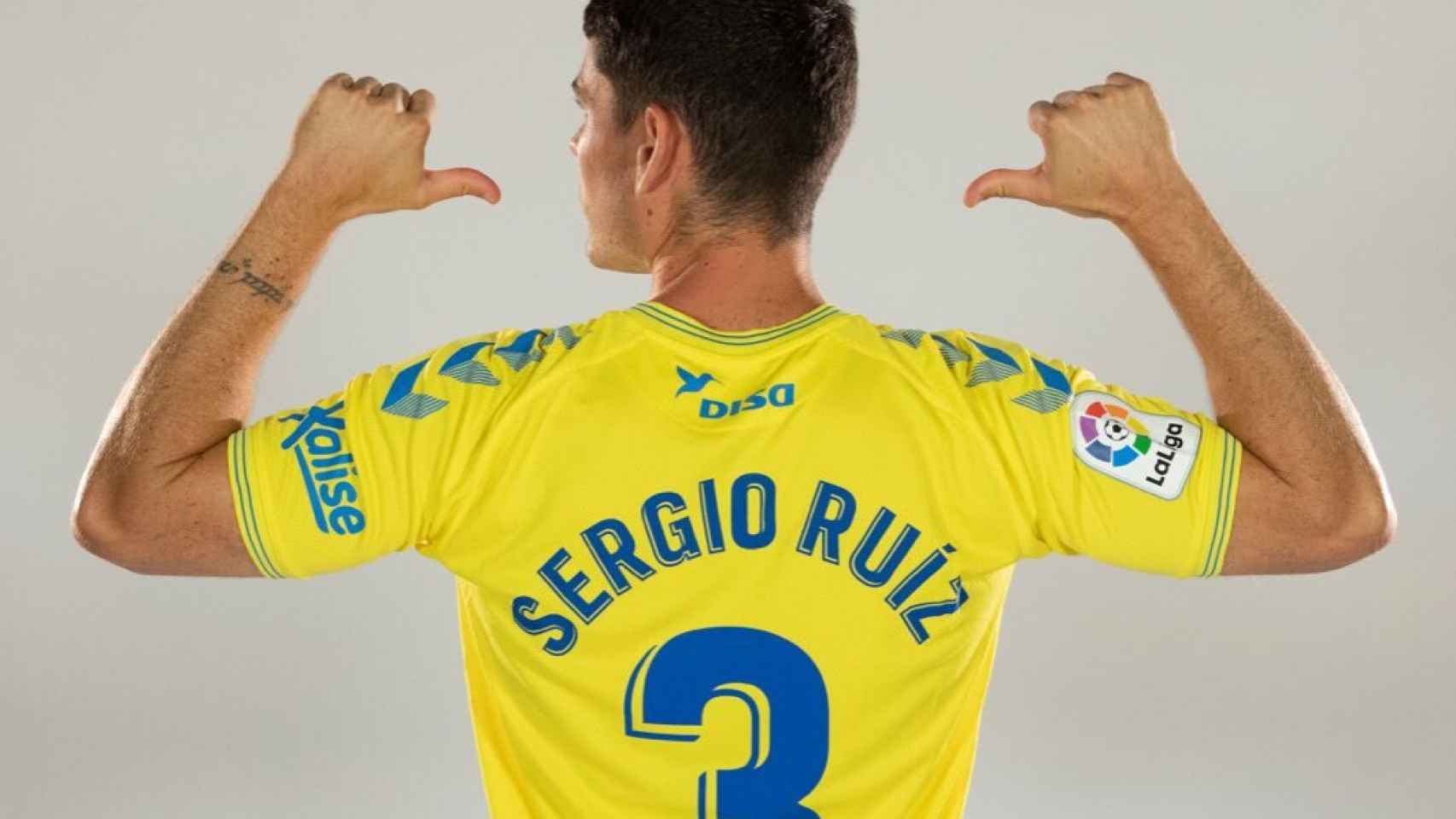 Sergio Ruiz posando con la camiseta de la UD Las Palmas