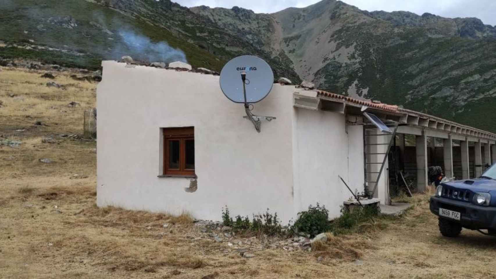 Internet Satélite de Eurona en el chozo de los pastores trashumantes ubicado en el puerto de montaña de Piedrahita y Pando, en Vidrieros (Palencia)