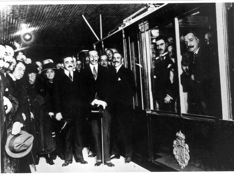 Inauguración del Metro con el Rey Alfonso XIII. https://www.metromadrid.es/