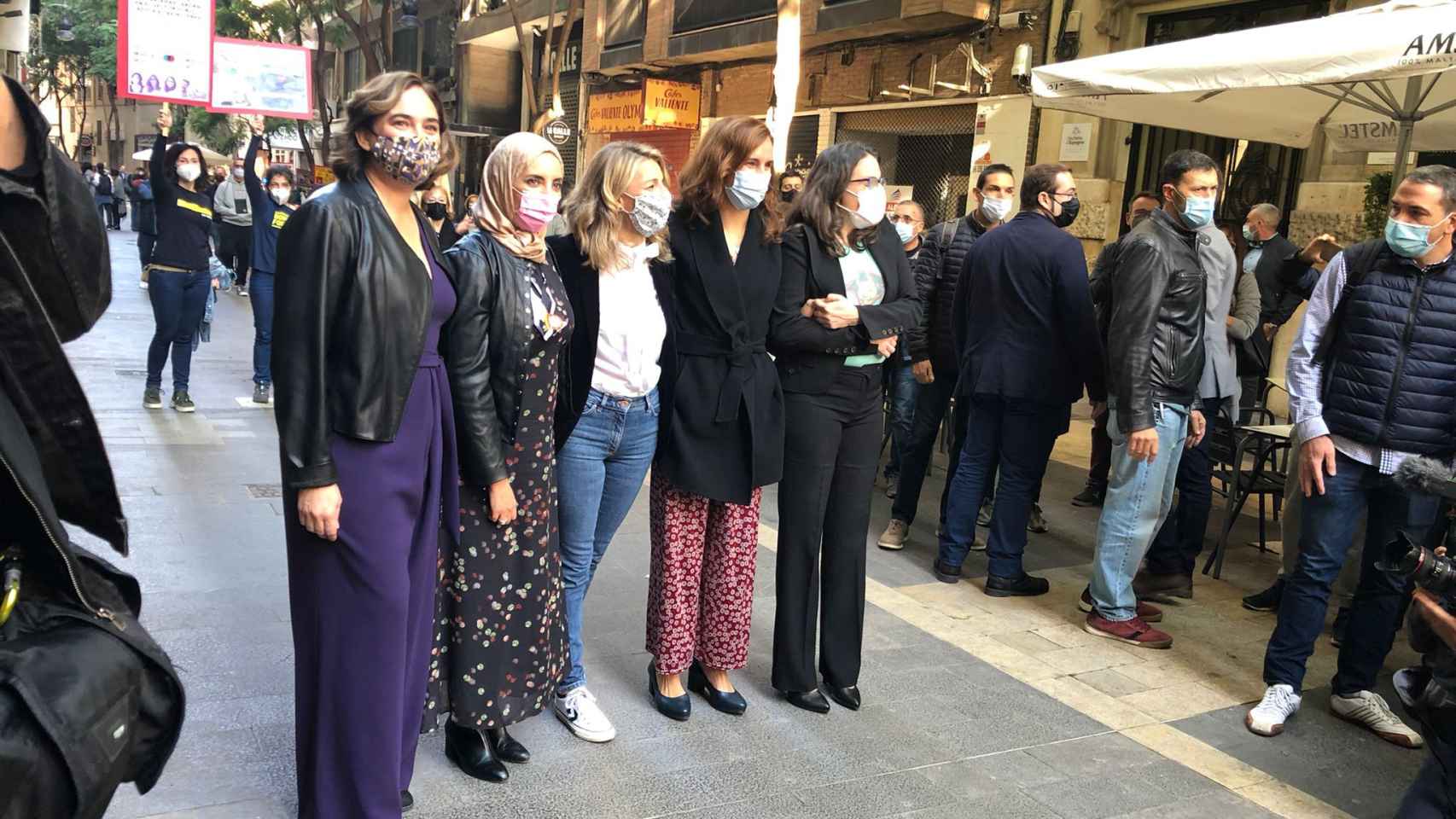 Yolanda Díaz junto a Ada Colau, Mónica García, Mónica Oltra y Fátima Hamed en Valencia. Dani Valero