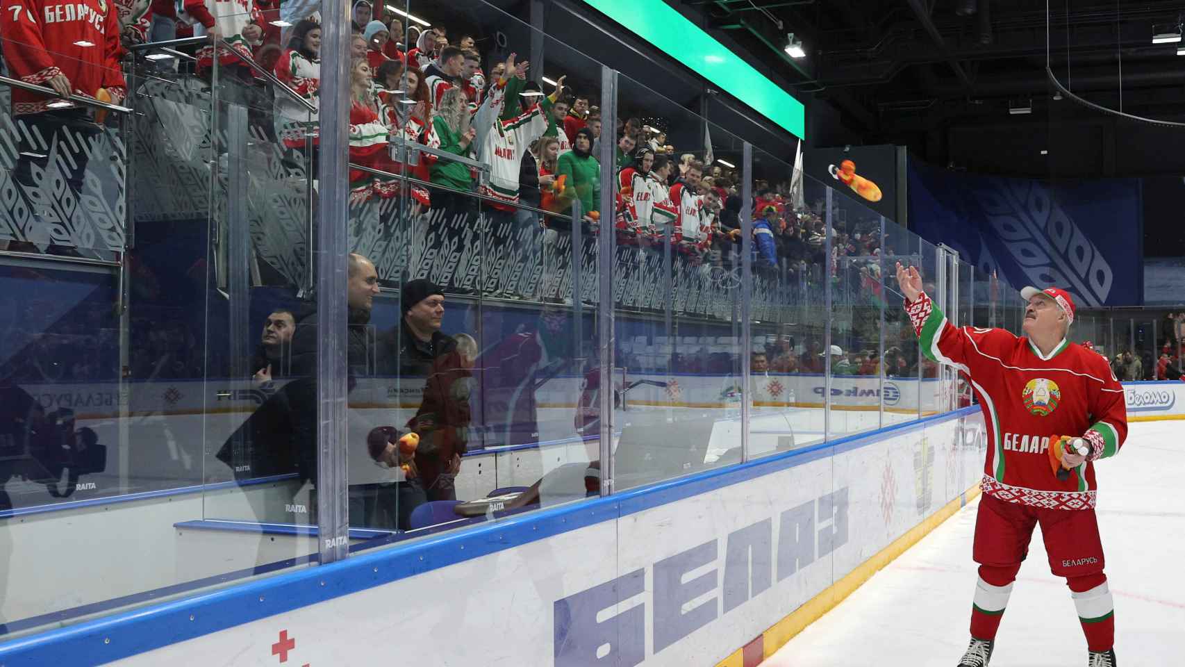 El presidente bielorruso Alexander Lukashenko durante un partido de hockey