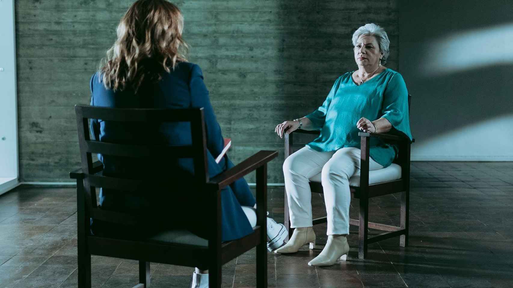 Toñi Moreno junto a Dolores Vázquez durante el documental de HBO.